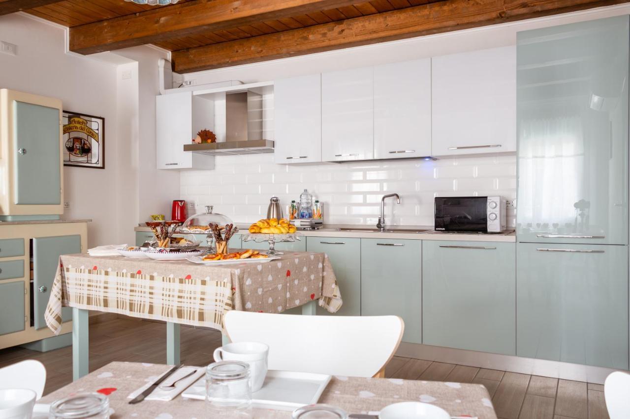 לינה וארוחת בוקר קומאקיו La Casa Di Santino מראה חיצוני תמונה