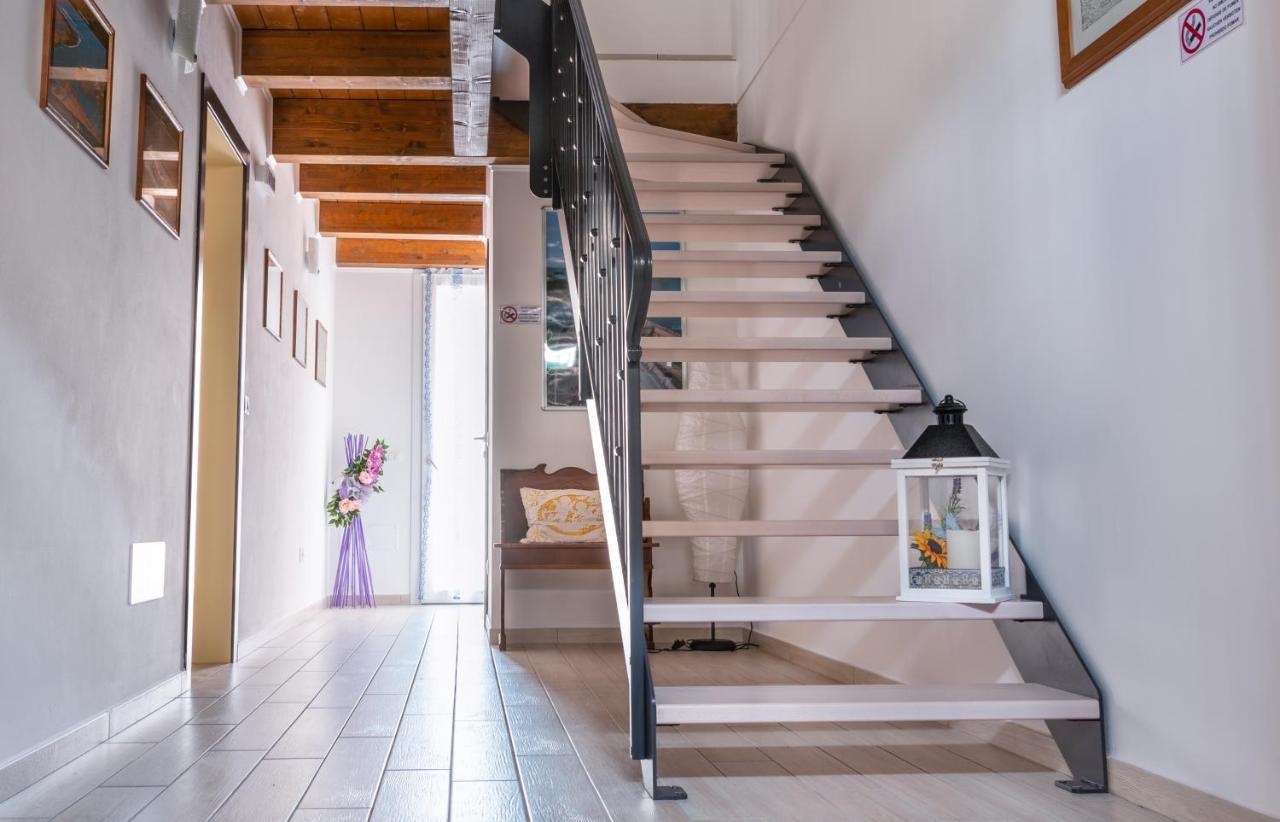 לינה וארוחת בוקר קומאקיו La Casa Di Santino מראה חיצוני תמונה