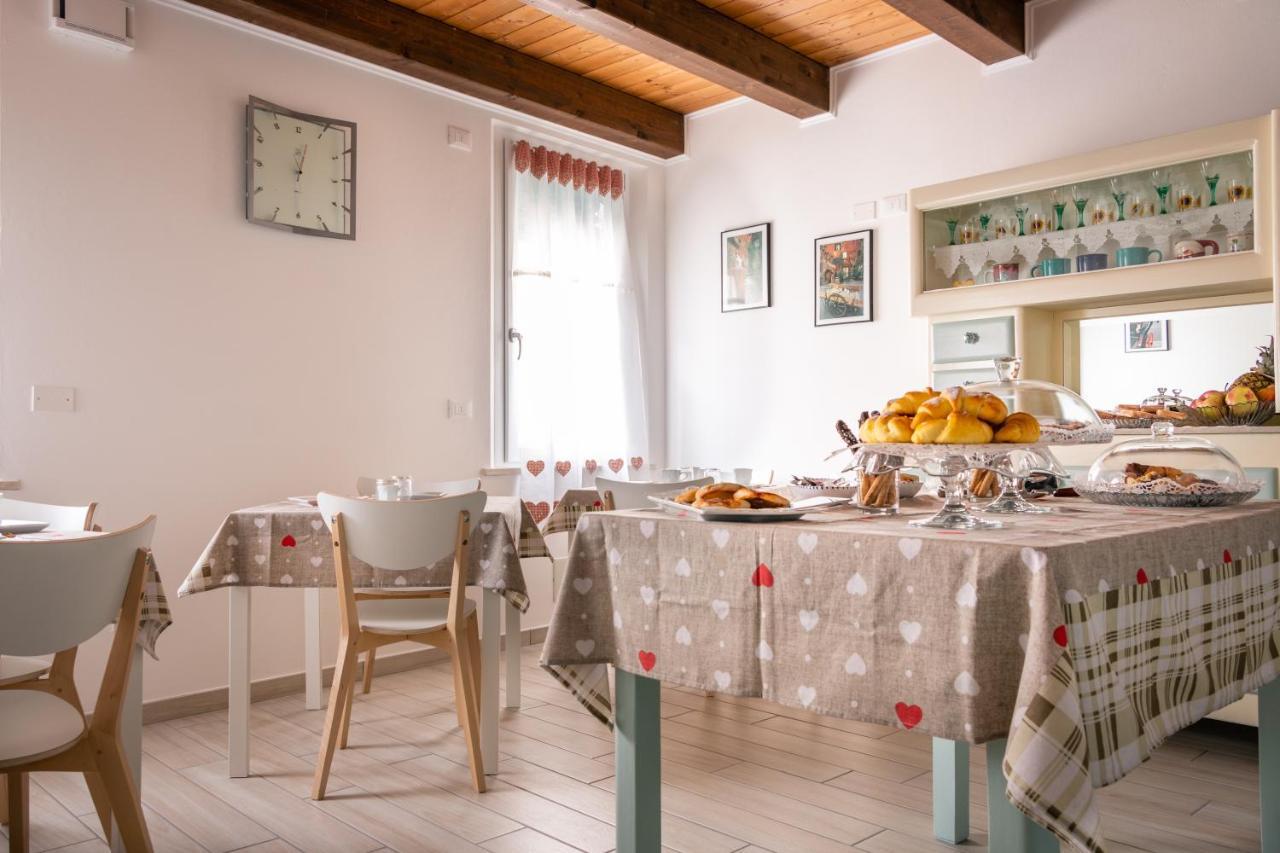 לינה וארוחת בוקר קומאקיו La Casa Di Santino מראה חיצוני תמונה